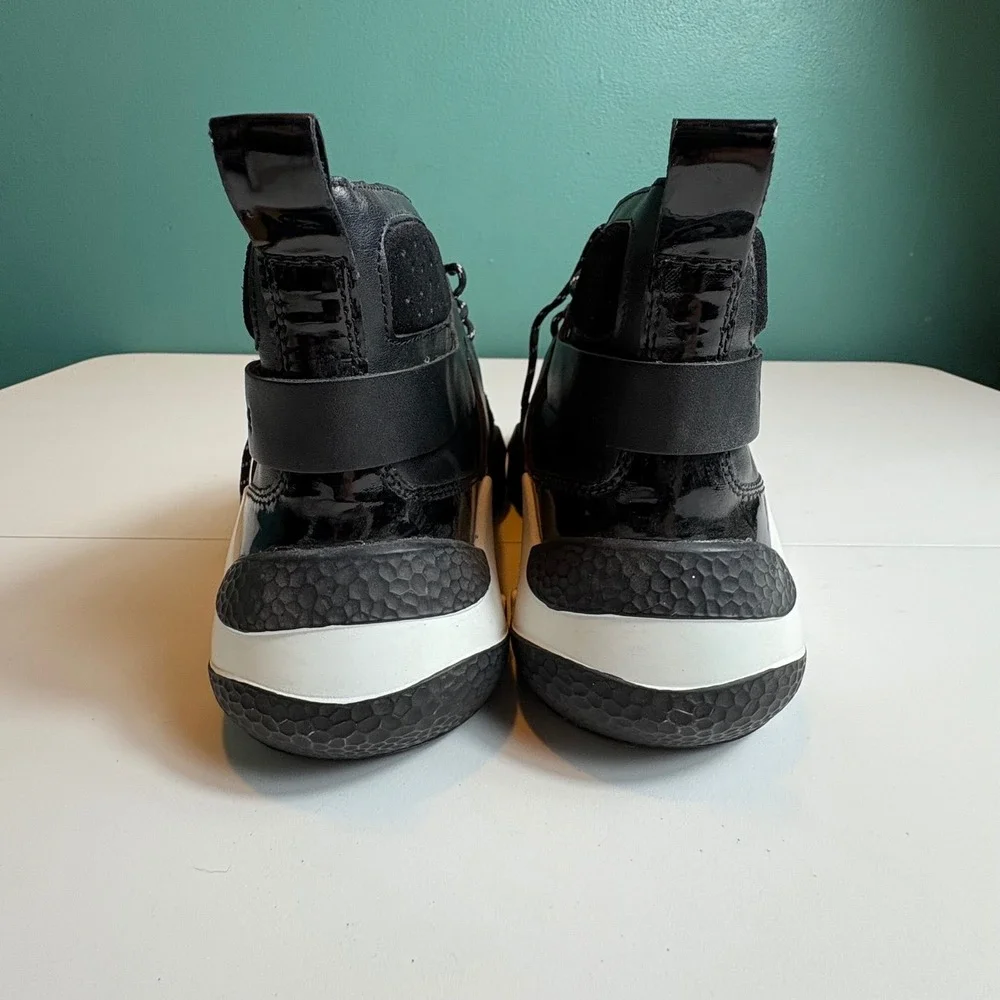 Kenneth Cole kenneth cole